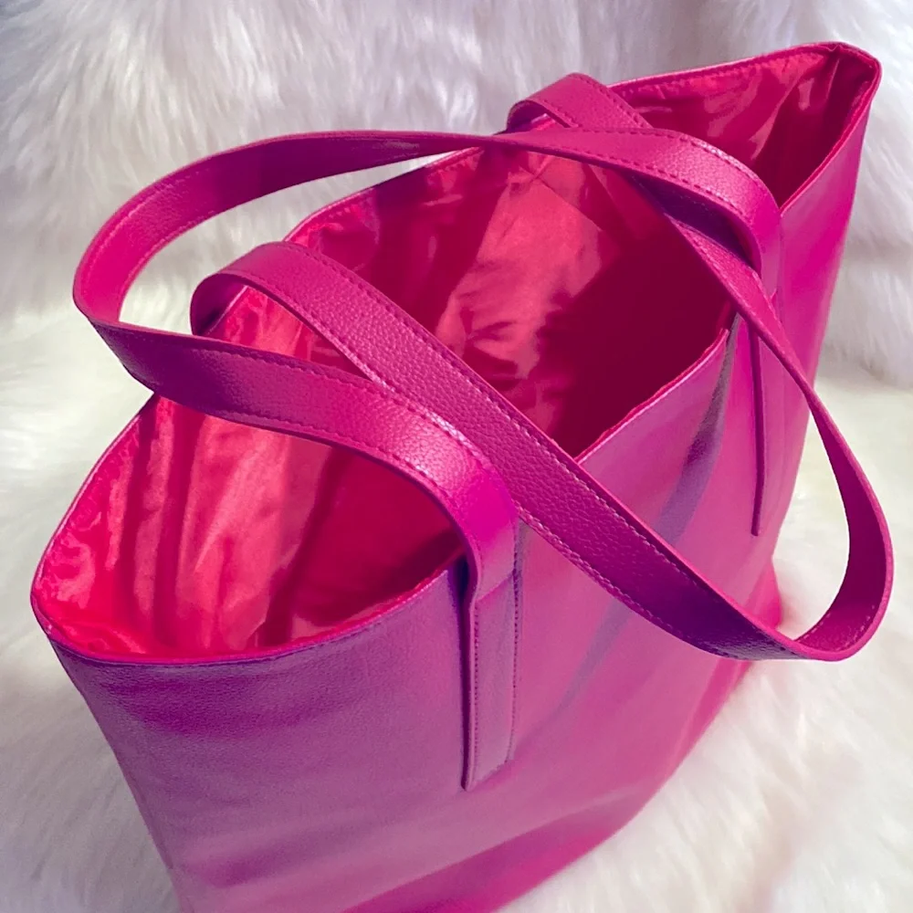 🩷PRICE IS FIRM🩷Juicy Couture Pink Large tote bag and Sandals NWT